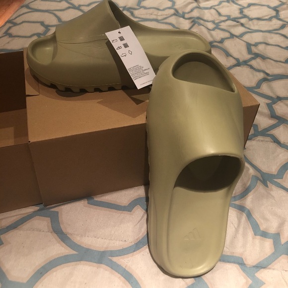 Yeezy Shoes - Yezzy slides size 7